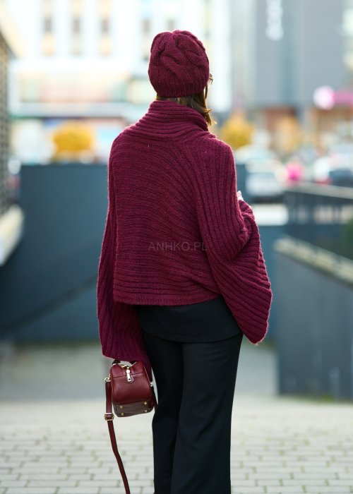 Bordowe dzianinowe ponczo damskie z prążkowanej tkaniny, fason oversize, styl boho