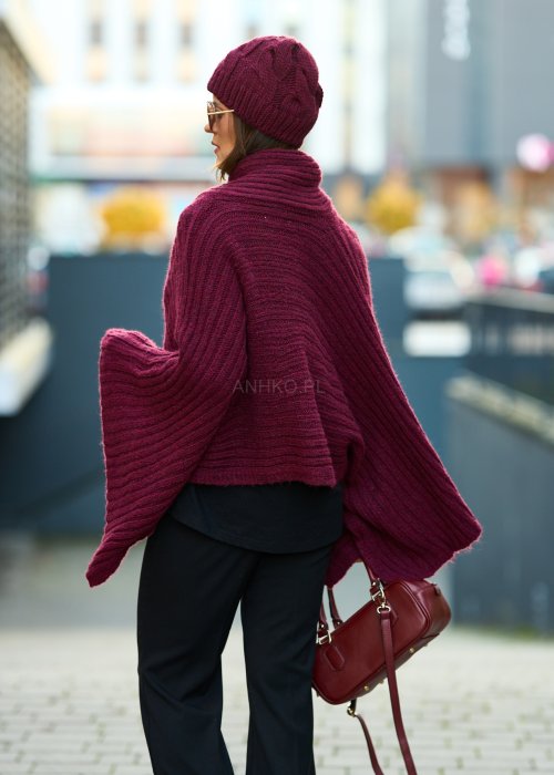 Bordowe dzianinowe ponczo damskie z prążkowanej tkaniny, fason oversize, styl boho