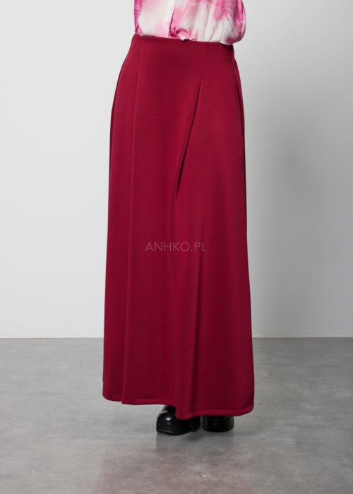 Bordowa spódnica damska o długości maxi, prosta i gładka, z delikatnym przeszyciem z przodu, widok od tyłu