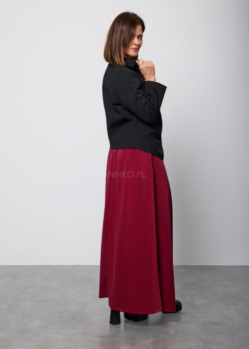 Czarna bluzka damska z asymetrycznym wiązaniem i klasycznym kołnierzem, o eleganckim fasonie. Stylizacja ze spódnicą w intensywnym kolorze w nowoczesnym wydaniu.