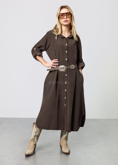 Brązowa damska sukienka koszulowa o długości midi, zapinana na guziki, z kołnierzykiem i rękawami 3/4 z możliwością podpięcia
