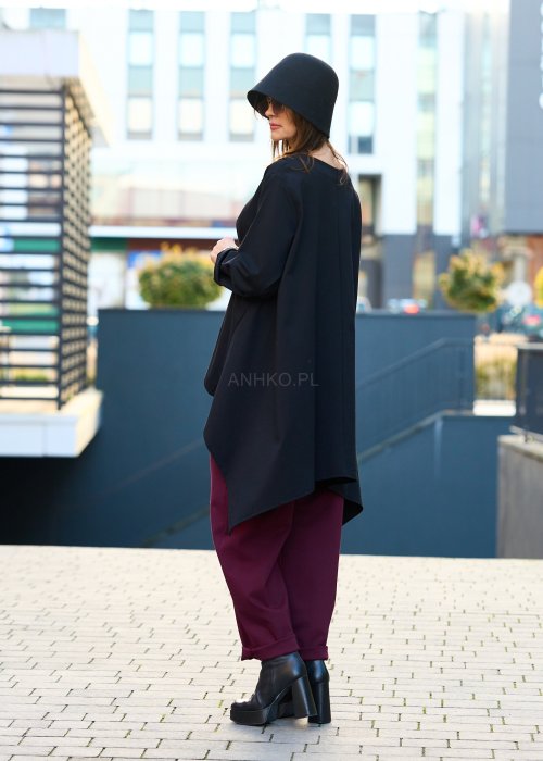czarna tunika damska oversize o asymetrycznym kroju z długim rękawem, elegancka moda miejska