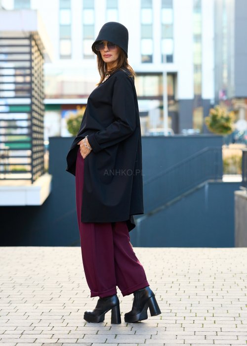 czarna tunika damska oversize o asymetrycznym kroju z długim rękawem, elegancka moda miejska