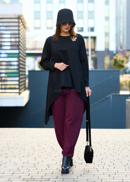 czarna tunika damska oversize o asymetrycznym kroju z długim rękawem, elegancka moda miejska