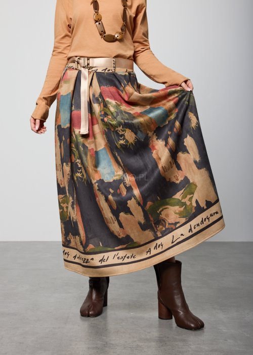 Długa, rozkloszowana spódnica z nadrukiem w stylu malarskim, w odcieniach beżu, granatu i zieleni, z jasnym paskiem w talii