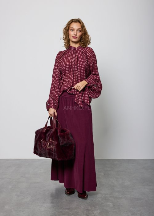 Bordowa, luźna bluzka w drobną kratkę, z długimi rękawami i marszczeniem przy dekolcie