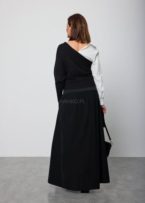 Asymetryczna bluzka damska w kolorze czarnym z dekoltem typu one-shoulder, zestawiona z białą koszulową wstawką pod spodem