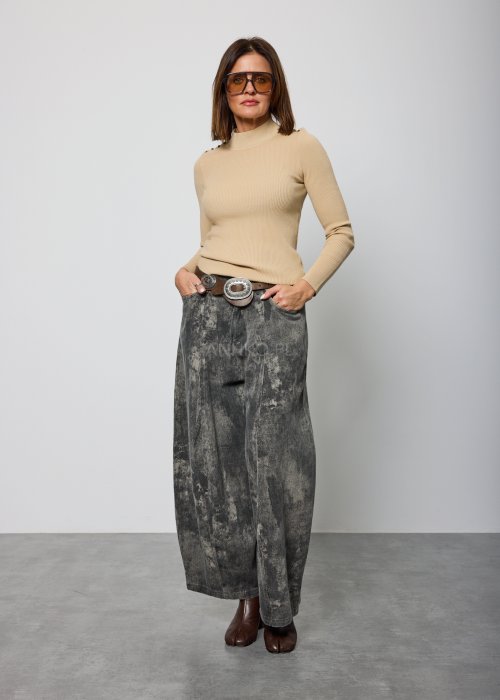 Szerokie damskie spodnie z wysokim stanem w odcieniach szarości, o spranym, marmurkowym efekcie, z prostymi nogawkami do kostek
