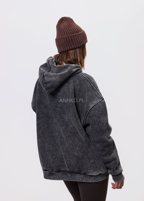 Brązowa damska czapka beanie z prążkowanej dzianiny, klasyczny fason, ciepły dodatek do jesienno-zimowej stylizacji casualowej moda damska