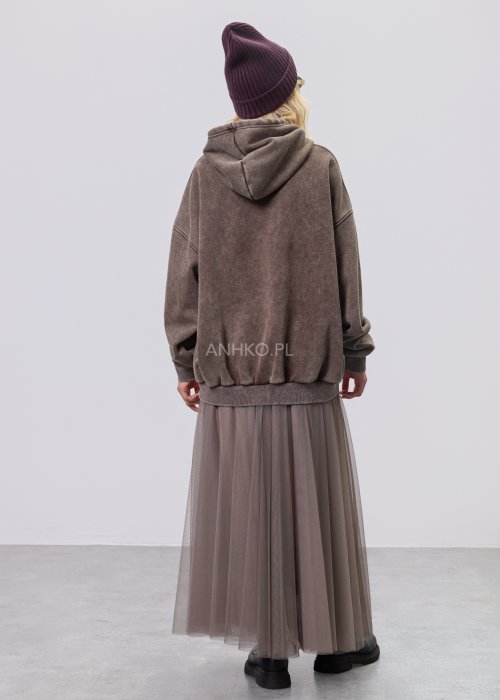 Brązowa damska bluza z kapturem o luźnym kroju, z dużym kolorowym nadrukiem dziewczynki i kota zdobionym cekinami, długimi rękawami z mankietami oraz ściągaczem u dołu