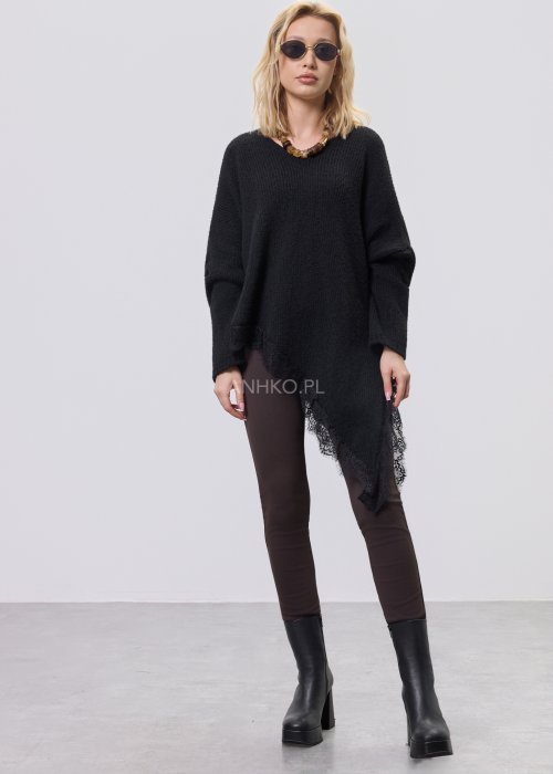 Czarna damska tunika o luźnym kroju z dzianiny, z asymetrycznym dołem wykończonym koronką