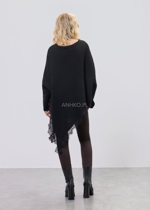 Czarna damska tunika o luźnym kroju z dzianiny, z asymetrycznym dołem wykończonym koronką