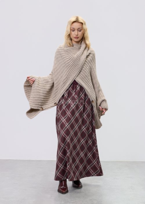 Beżowe sweter-ponczo w odcieniu taupe o miękkim, otulającym splocie i oversize’owym fasonie. Ciepły model z szerokim kołnierzem, idealny do warstwowych stylizacji w stylu boho i casual chic.