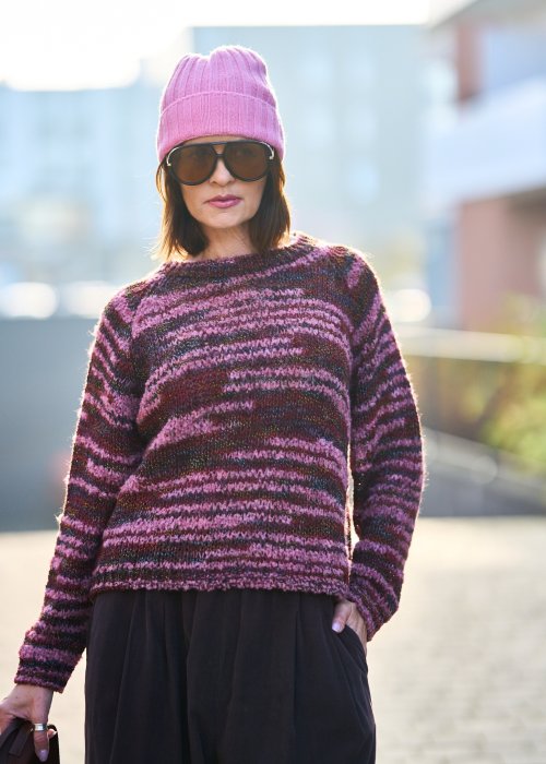 Różowa czapka z miękkiej dzianiny o prostym kroju, klasyczny dodatek w stylu casual