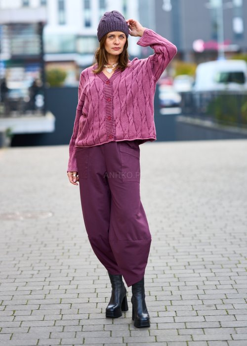 Śliwkowe spodnie damskie o luźnym kroju z obniżonym stanem i dużą kieszenią, styl oversize