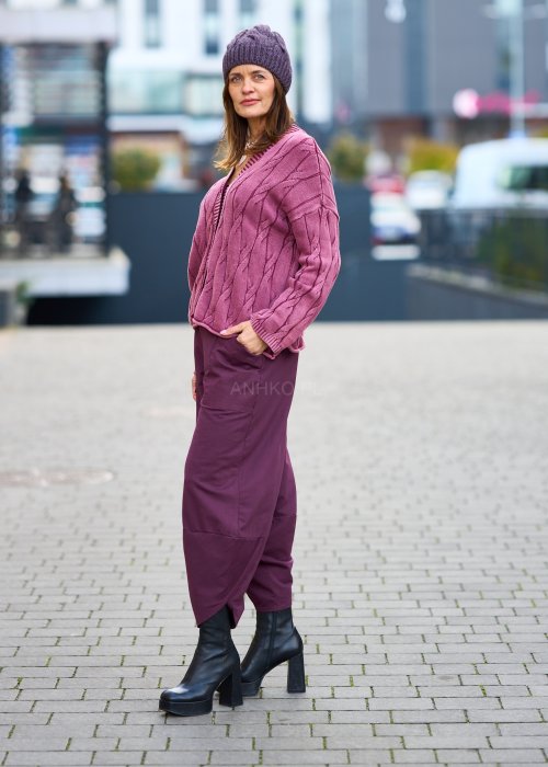 Śliwkowe spodnie damskie o luźnym kroju z obniżonym stanem i dużą kieszenią, styl oversize