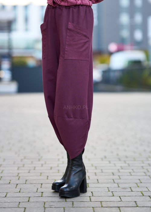 Śliwkowe spodnie damskie o luźnym kroju z obniżonym stanem i dużą kieszenią, styl oversize