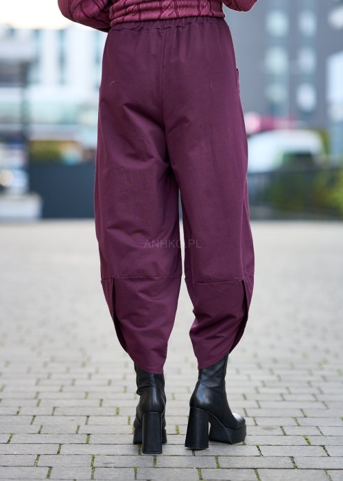 Śliwkowe spodnie damskie o luźnym kroju z obniżonym stanem i dużą kieszenią, styl oversize