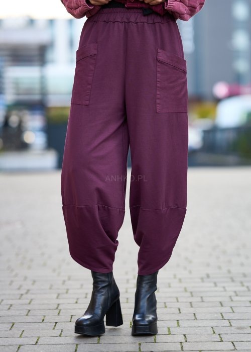 Śliwkowe spodnie damskie o luźnym kroju z obniżonym stanem i dużą kieszenią, styl oversize