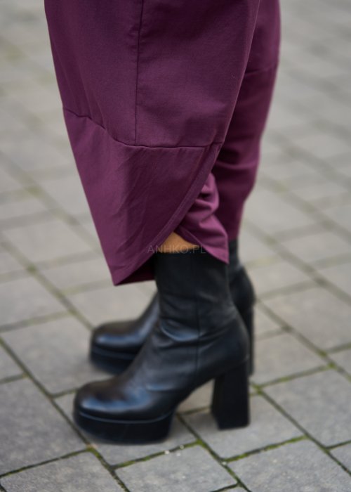 Śliwkowe spodnie damskie o luźnym kroju z obniżonym stanem i dużą kieszenią, styl oversize