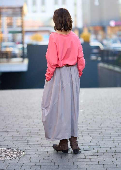 Luźna spódnica o balonowym kroju, długość midi/maxi.