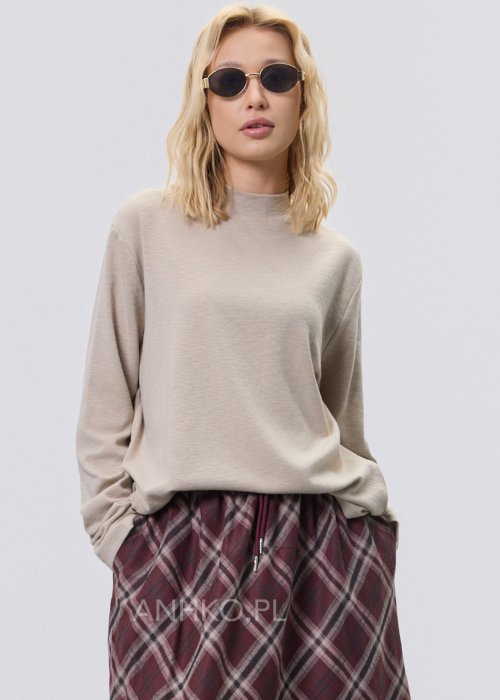 Beżowa bluzka damska Essential Long z długim rękawem, prosty uniwersalny fason, elastyczny materiał, styl basic i casual.