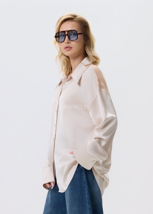 Koszula damska Elvanica w kolorze ecru z satynowym wykończeniem i delikatnym koronkowym tyłem, klasyczny kołnierz, elegancki fason.