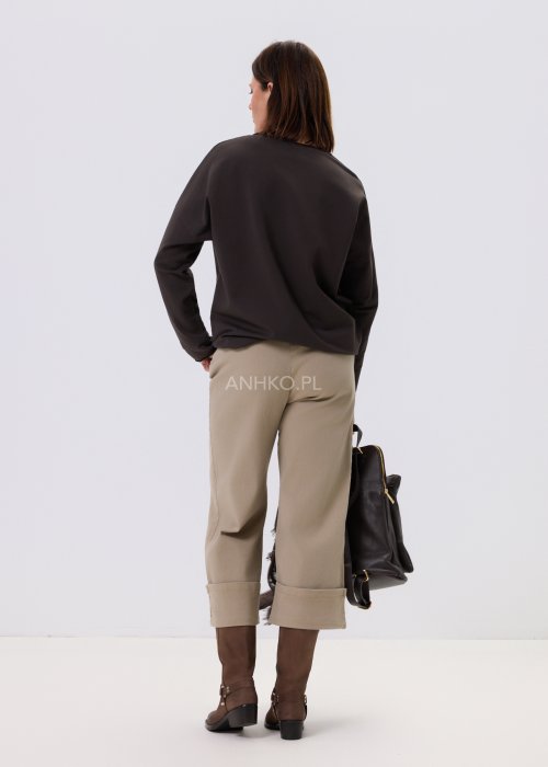 Ciemnobrązowa bluzka damska Los Angeles Vintage z dekoracyjnym haftem na przodzie, luźny fason oversize, długie rękawy, styl casual i miejski.