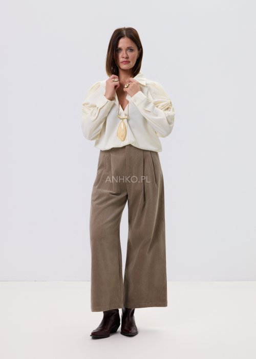 Beżowe spodnie sztruksowe damskie Soft Line z wysokim stanem, prostą nogawką i elastycznym pasem z tyłu, styl codzienny.