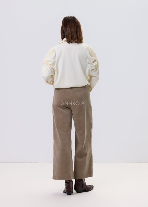 Beżowe spodnie sztruksowe damskie Soft Line z wysokim stanem, prostą nogawką i elastycznym pasem z tyłu, styl codzienny.