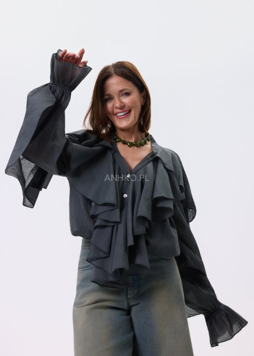 Grafitowa bluzka damska Liora Drift z dekoracyjnymi falbanami z przodu, luźny krój oversize, dekolt V i długie rękawy, styl casual.