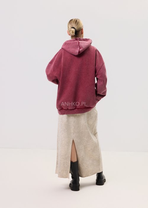 Bordowa bluza damska Artemis Art z kapturem i artystycznym nadrukiem z dekoracyjnymi cekinami, luźny fason, styl casual.