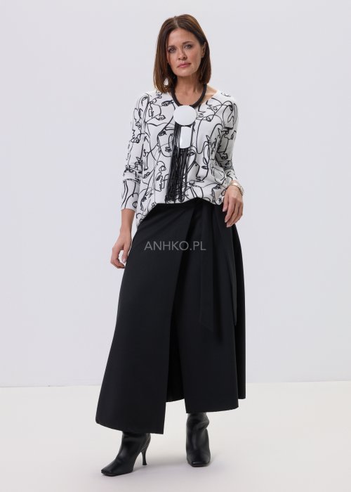 Biały cienki sweter damski Vinci z czarnym artystycznym printem twarzy, prosty krój, dekolt V i długie rękawy, styl casual.