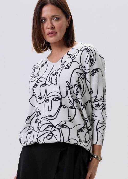 Biały cienki sweter damski Vinci z czarnym artystycznym printem twarzy, prosty krój, dekolt V i długie rękawy, styl casual.