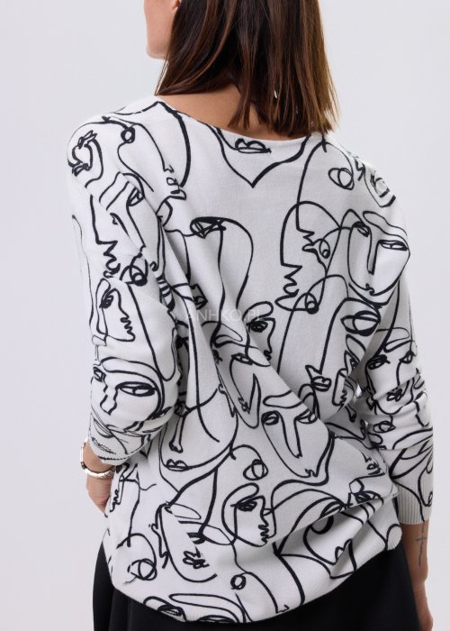 Biały cienki sweter damski Vinci z czarnym artystycznym printem twarzy, prosty krój, dekolt V i długie rękawy, styl casual.