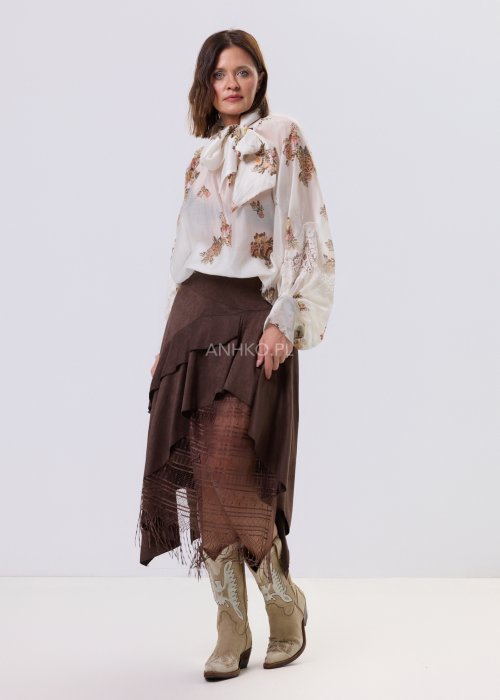 Brązowa spódnica Normal maxi o asymetrycznym kroju z falbanami, koronkową wstawką i frędzlami, wysoki stan, styl boho casual.