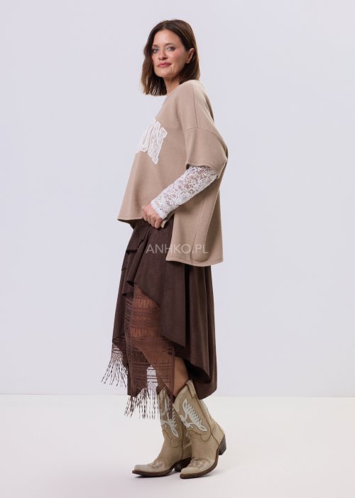 Brązowa spódnica Normal maxi o asymetrycznym kroju z falbanami, koronkową wstawką i frędzlami, wysoki stan, styl boho casual.