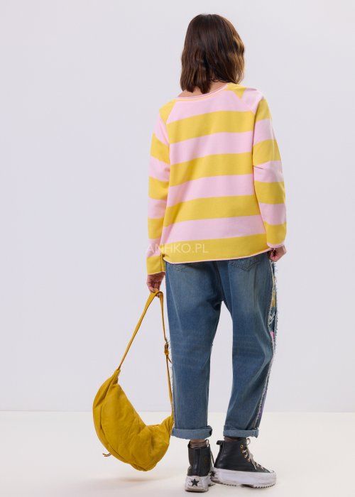 Różowo-żółta bluzka Frendly w szerokie pasy, luźny krój oversize, dekolt łódka i długi rękaw, styl casual miejski.