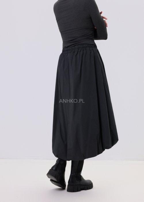 Antracytowa spódnica Terra midi o balonowym fasonie z elastyczną talią, luźny krój, styl casual miejski.