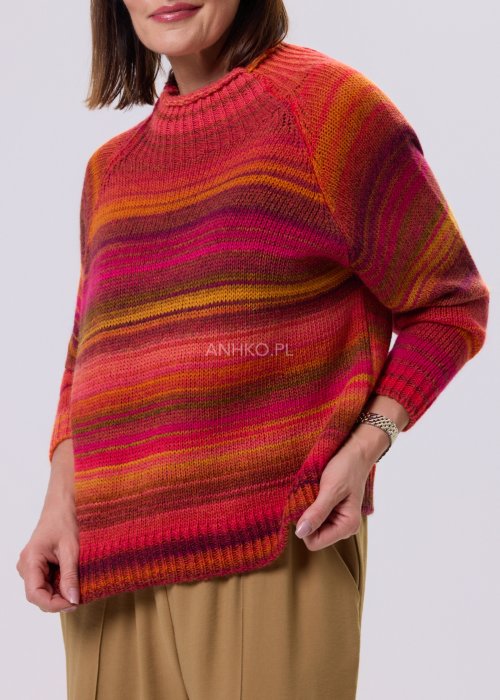 Pomarańczowy sweter damski ColorWave Knit w wielobarwne paski, miękka dzianina z wełną, styl boho, fason casual na chłodne dni.