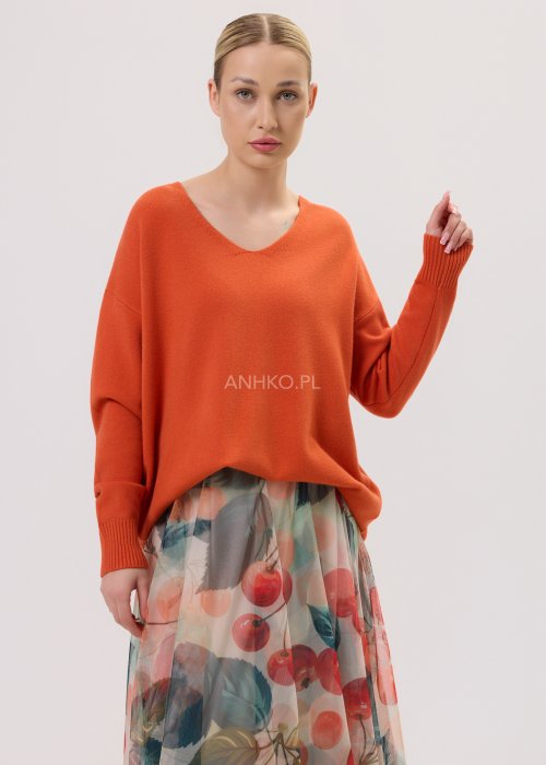 Pomarańczowy sweter damski Intes z dekoltem V i dopasowanym szalem, fason oversize.