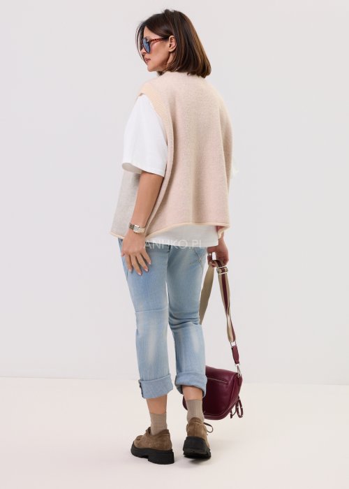 Damski bezrękawnik Numbers kremowy melanż – luźny fason, okrągły dekolt, szerokie ramiona, kolorowe cyfry z przodu, miękka dzianina.