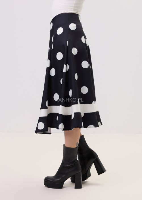Damska spódnica Una Wener czarna – rozkloszowany fason midi, wysoki stan, print w duże grochy, kontrastowy pas przy dole, elegancka tkanina.
