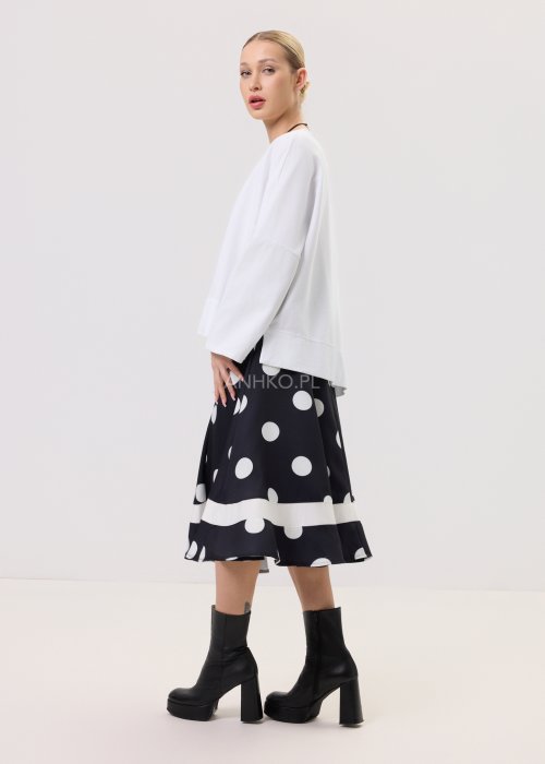Damska spódnica Una Wener czarna – rozkloszowany fason midi, wysoki stan, print w duże grochy, kontrastowy pas przy dole, elegancka tkanina.
