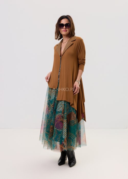 Karmelowa tunika o asymetrycznym kroju, zapinana na suwak, z kołnierzem w stylu marynarki