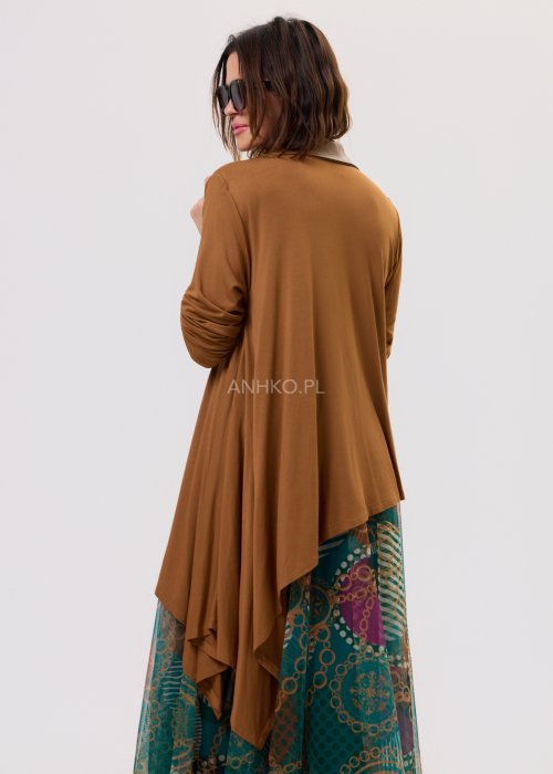 Karmelowa tunika o asymetrycznym kroju, zapinana na suwak, z kołnierzem w stylu marynarki