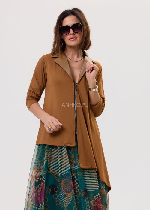 Karmelowa tunika o asymetrycznym kroju, zapinana na suwak, z kołnierzem w stylu marynarki