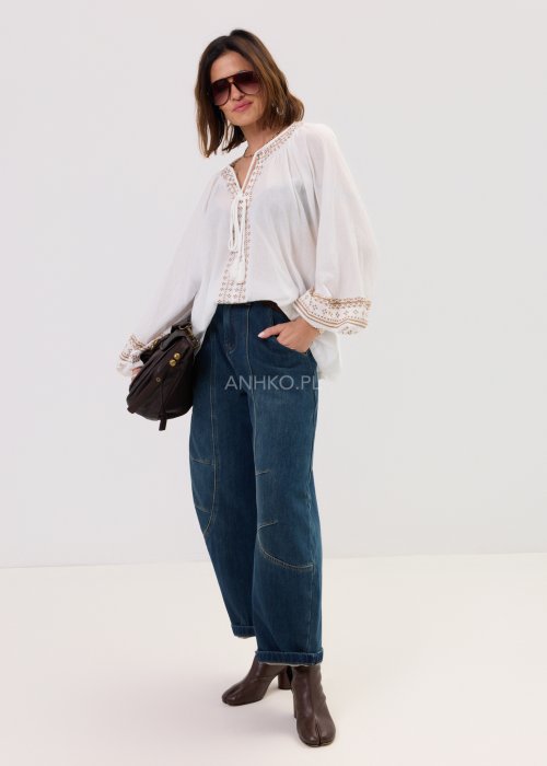 Granatowe jeansowe spodnie o szerokim kroju z dekoracyjnym paskiem w panterkę