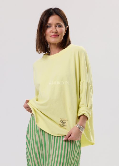Damska jasnożółta bluza oversize z długim rękawem i okrągłym dekoltem – luźny fason, widok z tyłu.