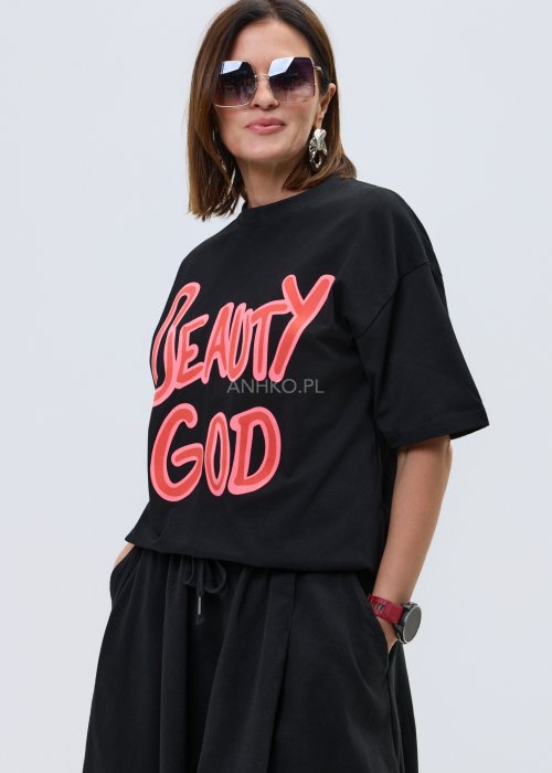 Czarny damski t-shirt oversize z dużym napisem „Beauty God” w różowym kolorze.